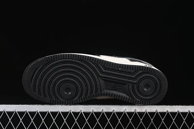 All categories Nk Air Force 1 Air Force series Nk Air Force 1 Low Air Force low-top Nike Air Force 1'07 Low joint two-color bottom black denim Air Force 1 low-top casual sneakers DX1888-097